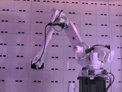 Di Hotel New York, Koper Anda Akan Dijaga Robot