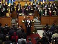 CT Terima Gelar Doktor Honoris Causa dari Unair