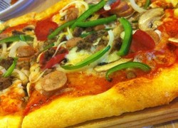 Bene Ristorante : Pizza Godfather, Kriuk Renyah Pizza Segi Empat a la Italia