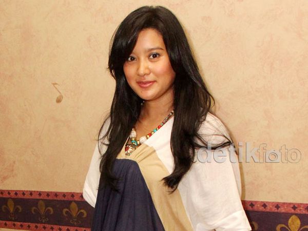 Marcella Zalianty Hamil 8 Bulan