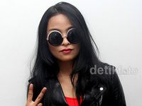 Gaya Rock Chic Tantri Kotak