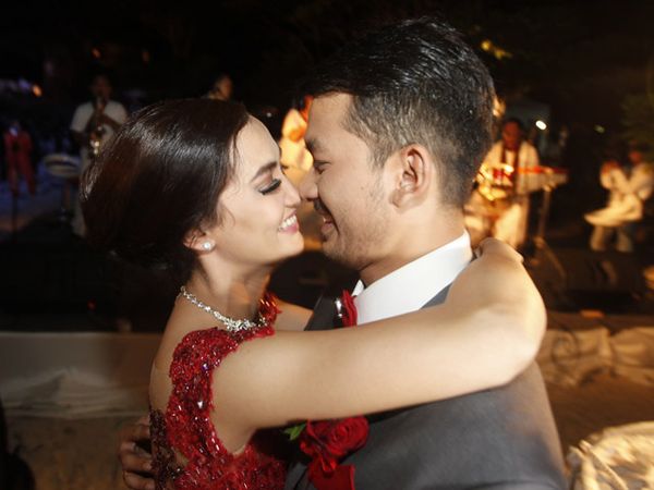 Suasana Romantis Pernikahan Rio dan Atiqah di Pulau Kelor