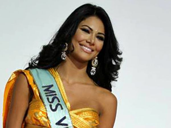 Miss Venezuela Mundo Tampil Cantik dengan Gaun Bali