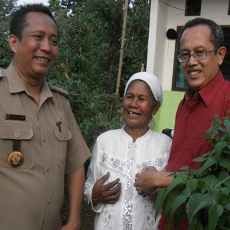 Sambangi Rumah Mak Yati, Kemensos Berharap Peran Aktif Pemda