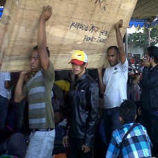 Gelombang Tinggi, Ribuan Penumpang Menumpuk di Tanjung Perak