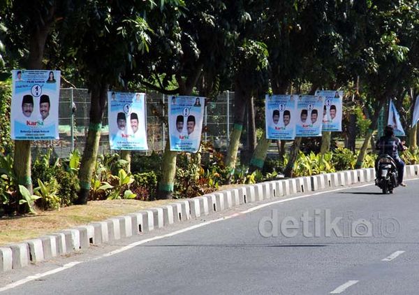 Atribut Kampanye Cagub Jatim Masih Bertebaran