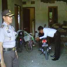 Anggota Polsek Saradan Ditemukan Gantung Diri di Garasi