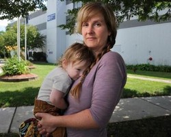 Wanita Ini Kena PHK karena Minta Waktu untuk Menyusui Bayinya