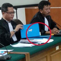 Pengacara Kaget Ada US$ 100 dalam Buku Irjen Djoko untuk Jaksa