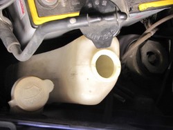 Air Radiator Berwarna Kecoklatan, Ada yang Rusak di Mobil?