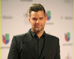 Sebelum Ngaku Homoseksual, Ricky Martin Sering Ejek Pria Gay