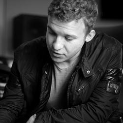 Cerita Ross Lara Soal Hits EXO Growl