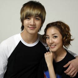 Momen-momen Mesra Dara 2NE1 dan Thunder MBLAQ