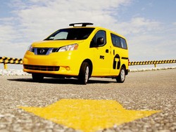 Taksi Nissan Evalia Sudah Diproduksi