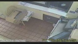 Rekaman CCTV Perampokan dengan Senjata Api