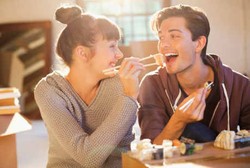 Ini Bahayanya Memaksakan Diet pada Pasangan