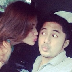 Beredar Foto Mesra dengan Tata Sivek, Hengky Kurniawan Sibuk Nyaleg