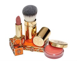 Tory Burch Rilis Make-up dan Parfum Pertama