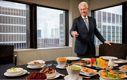 Selama Jadi Presiden Ternyata Bill Clinton Sering Dibohongi Chefnya