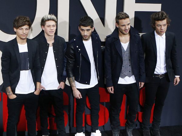 Gaya Monokrom One Direction