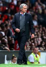 Ekspresi Serius Mourinho dan Moyes