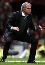 Ekspresi Serius Mourinho dan Moyes