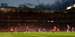 Para pemain MU membangun serangan untuk membobol gawang Chelsea. Pada pertandingan ini MU lebih unggul dalam penguasaan bola serta total shots sepanjang 90 menit. Getty Images/Alex Livesey.