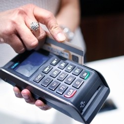 Tak Mau Tekor Gesek Kartu Kredit, Ini Tips Jitunya