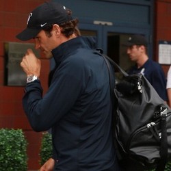 Hujan Tunda Laga Federer