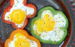 Paprika Isi Telur Bisa Jadi Menu Sarapan Sehat