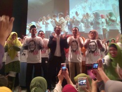 Jadi Motivator, Dahlan Ajak Guru dan Pelajar di Bandung Joget Ayam