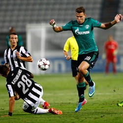 Schalke Lolos ke Fase Grup