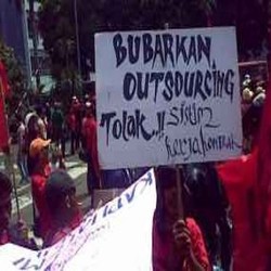 12 Juta Pekerja Outsourcing Rawan PHK