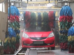 Plus Minus Car Wash dengan Mesin Otomatis dan Robotic