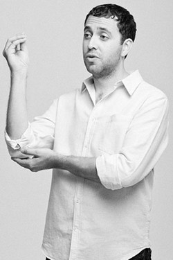 6 Bahasa Tubuh yang Harus Dihindari Saat Traveling