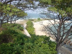 Terlepas dari Masalah Sampah, Pulau Kelor Sebenarnya Sangat Indah