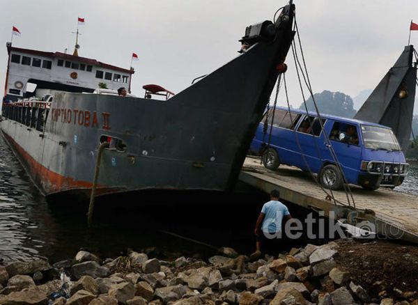 Menuju Pulau Samosir dari Pelabuhan Parapat
