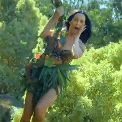 Katy Perry Jadi Tarzan di Video Klip Roar