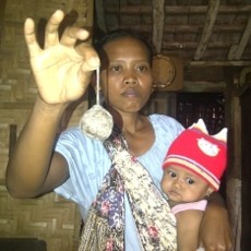 Gumpalan Kasa Keluar dari Kemaluan Wahyuni