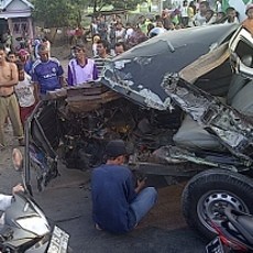 Pick Up Dihantam Kereta, Tiga Orang Kritis