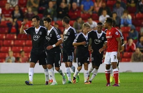 Southampton Menang Telak, Crystal Palace Tersingkir