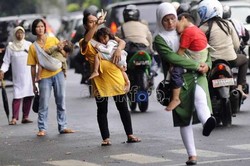 Tarif Tak Sesuai, Pintu Mobil Dibanting