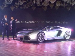 Lamborghini Aventador Roadster Diburu Orang Kaya Indonesia.