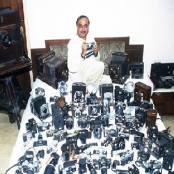 Rekor Dunia, Pria Ini Punya Koleksi 4.000 Kamera
