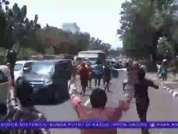 Ratusan Sopir Metromini Mengamuk