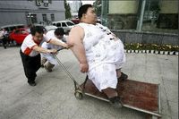 Mengintip Kegiatan Orang-orang Bertubuh Super Gemuk di China