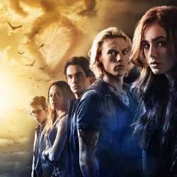 Mortal Instruments: City of Bones: Parade Makhluk Eksotis dalam Kostum Seksi