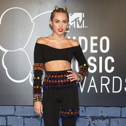 5 Sensasi Miley Cyrus