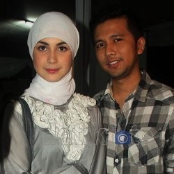 Arumi Bachsin Gelar Pengajian dan Siraman Jelang Nikah