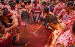 Pesta Perang Tomat di Spanyol Kini Dikenai Biaya
